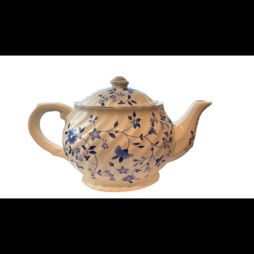 Royal Caldone Ceracraft Ltd. England Teapot Vtg Blue and White Floral.
